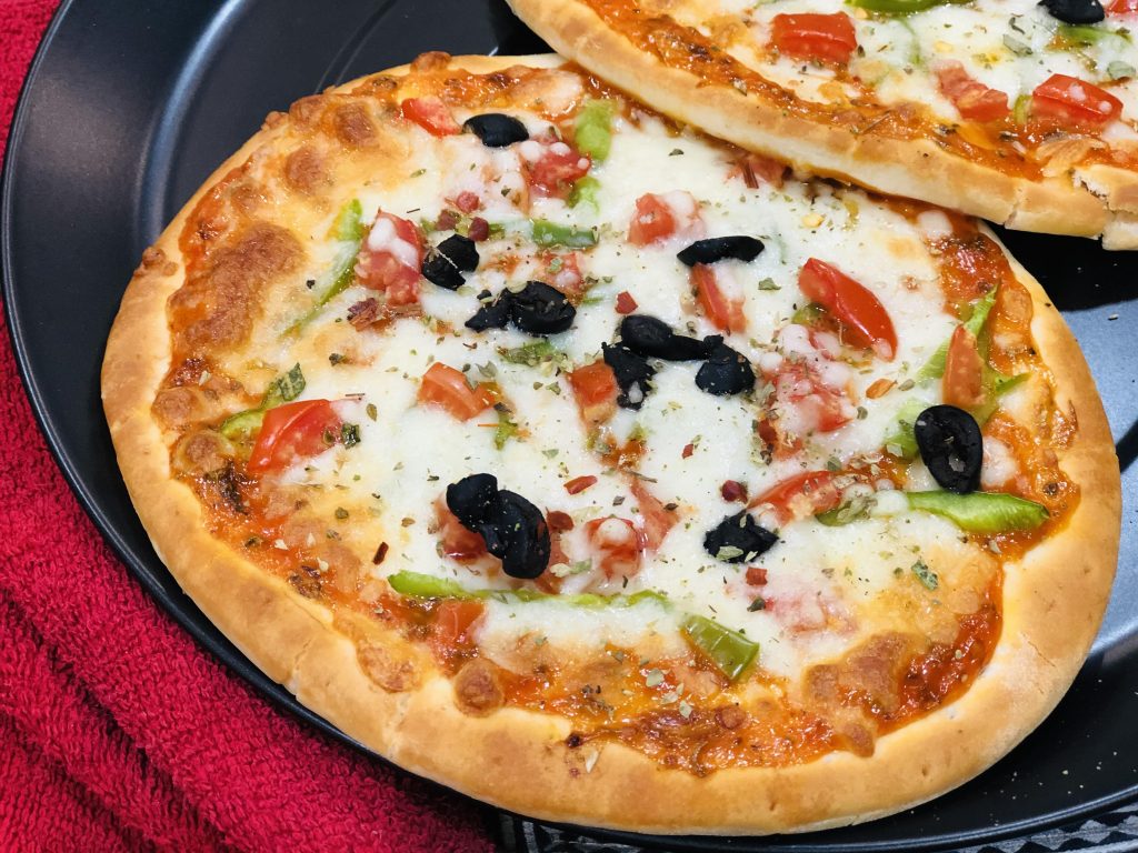 How to Make Homemade Pizza Using Everything in Your Refrigerator